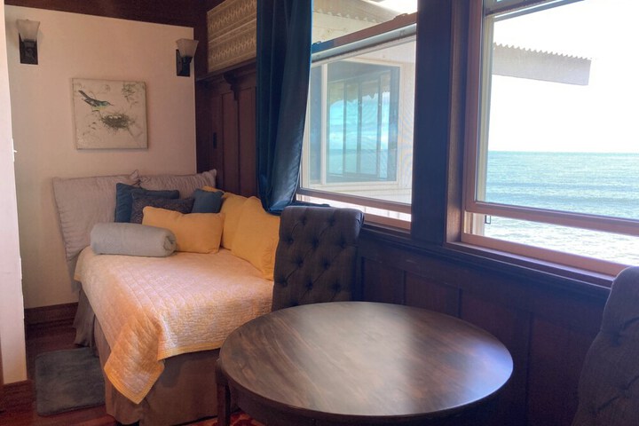 Hilo Bay Oceanfront B & B