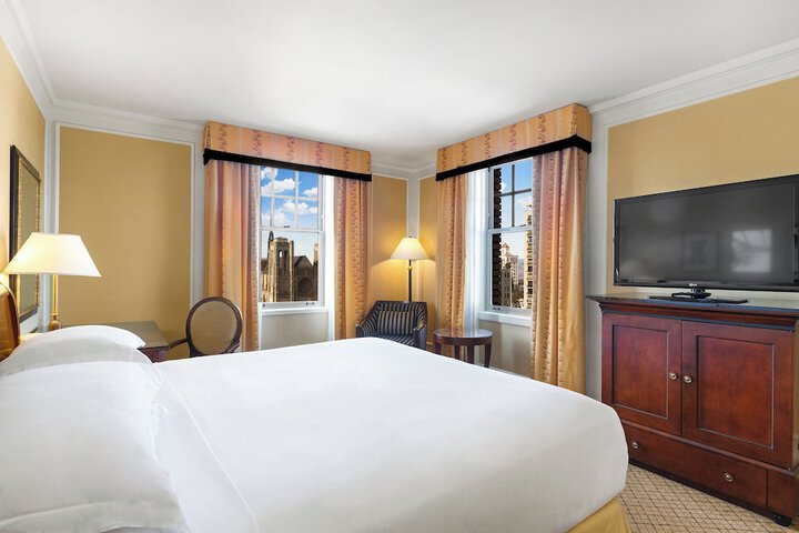Room 44 of 207