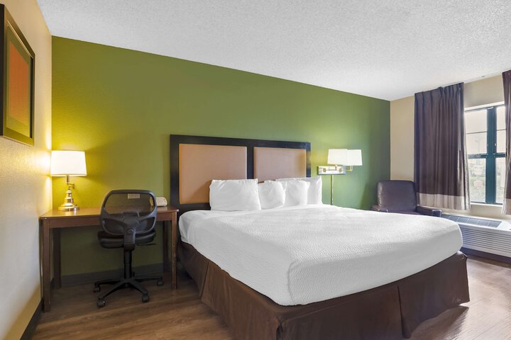 Room 18 of 33
