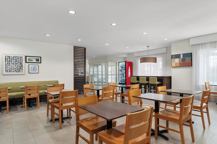 Garner Hotel Madison Huntsville Airport by IHG
