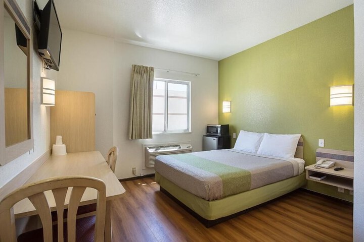Room 19 of 29