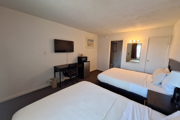 Leisure Lodge Motel
