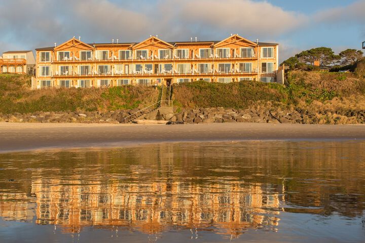 Pelican Shores Inn