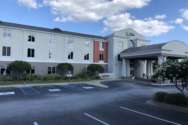 Holiday Inn Express Hotel & Suites Auburn - University Area by IHG