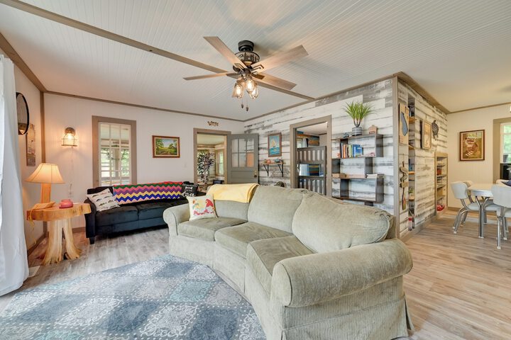 Lakefront Michigan Abode w / Deck & Fire Pit!