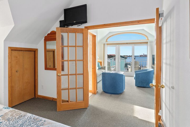 Ocracoke Harbor Inn