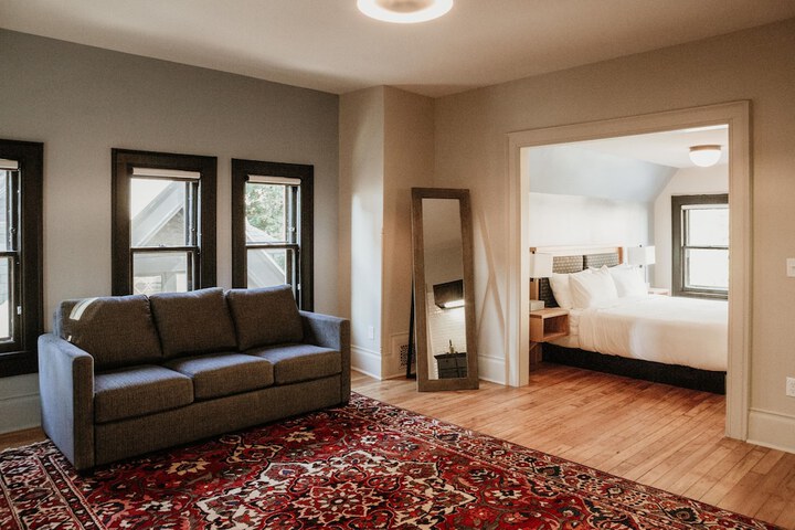 Room 51 of 89