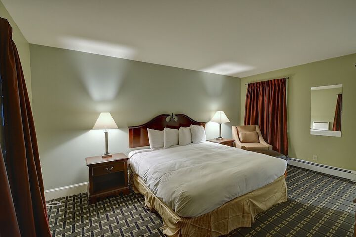 Colonial Motel