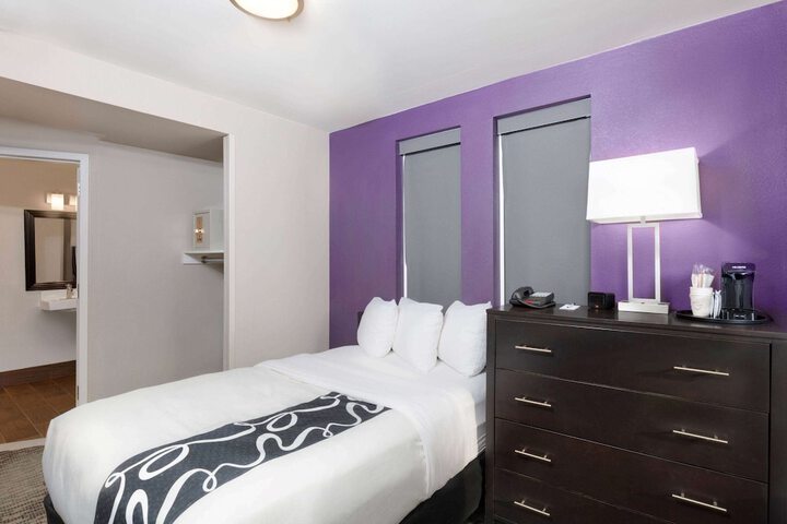 Room 25 of 33