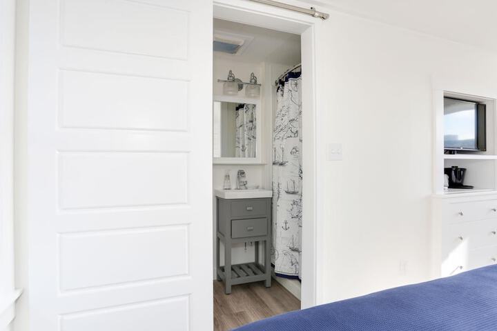 Room 14 of 34