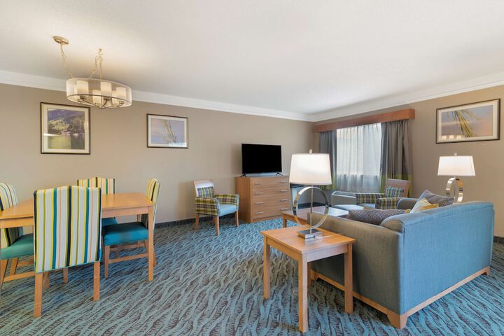 Best Western Plus Executive Court Inn & Conference Center