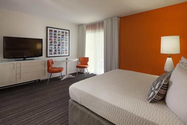 Room 15 of 37