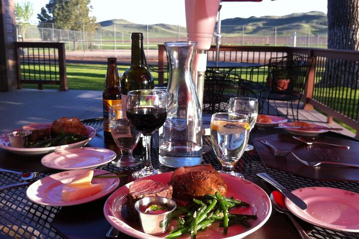 Dining 34 of 40