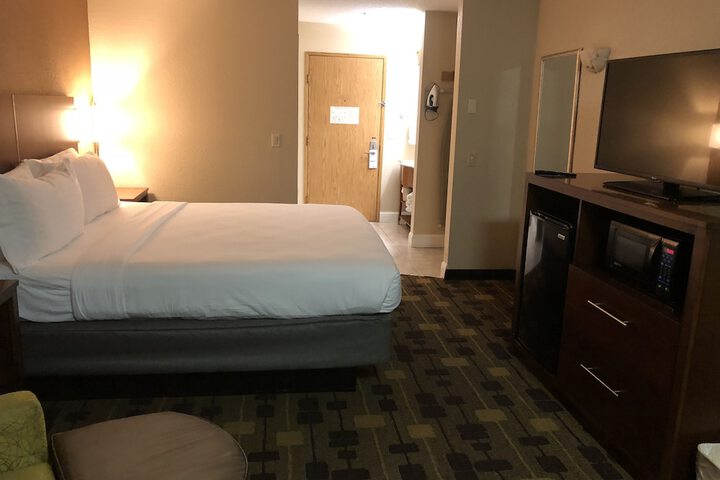 Room 8 of 32