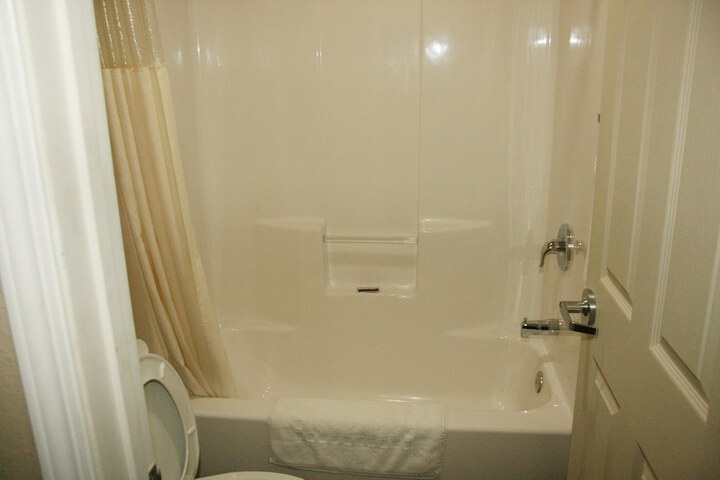 Room 8 of 19