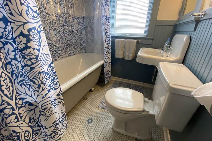Room 141 of 177