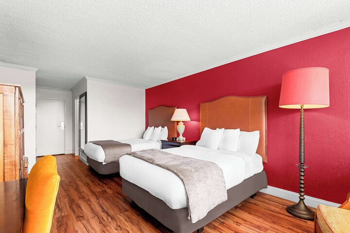 Room 10 of 26
