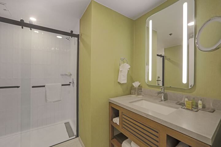 Room 17 of 62