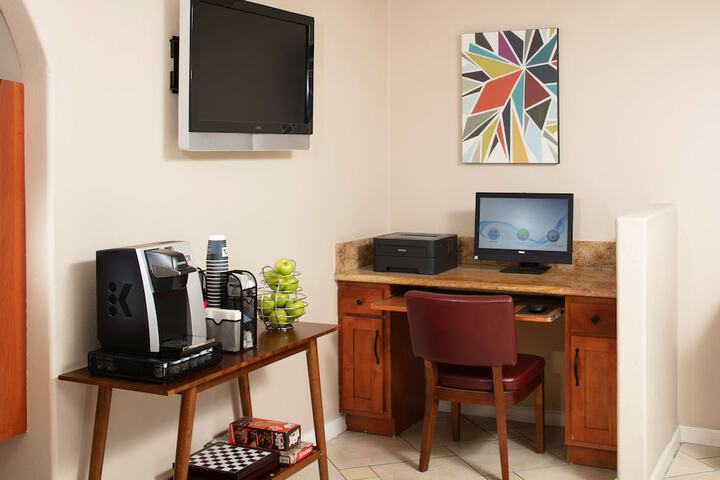 Business Center 26 of 27