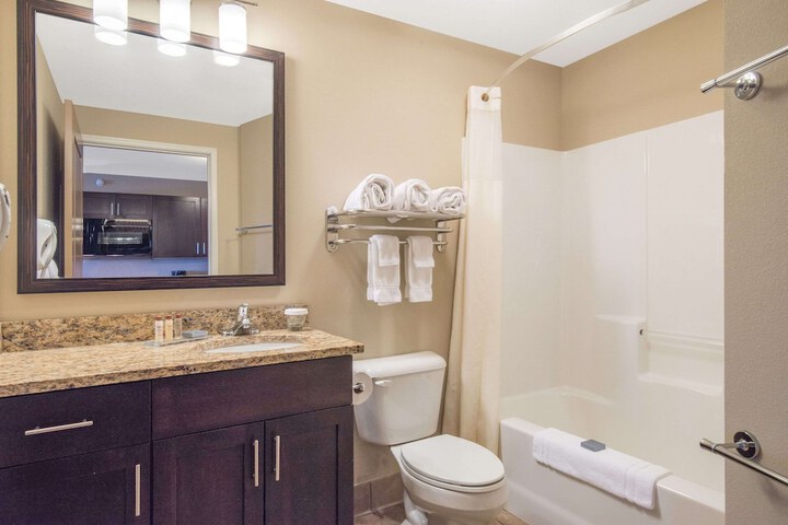 Hawthorn Extended Stay by Wyndham Dickinson