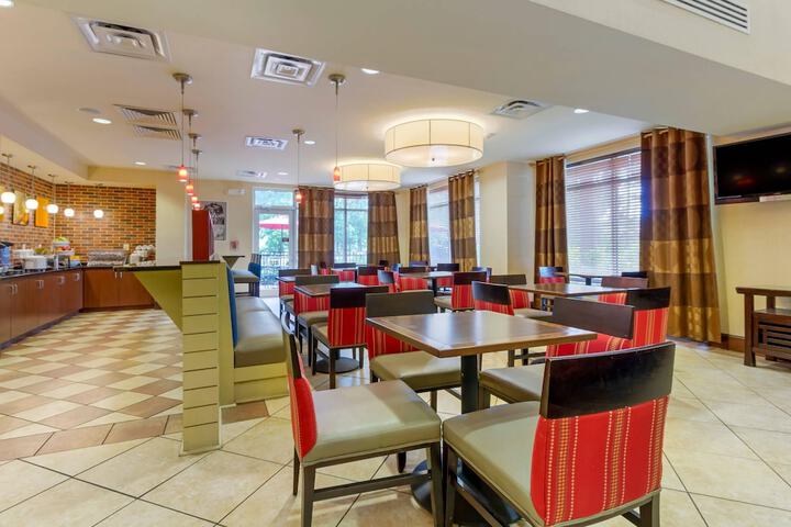Comfort Suites Charleston West Ashley