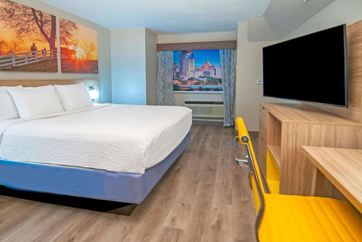 Room 40 of 48