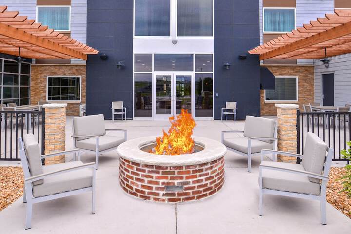 Country Inn & Suites by Radisson Ft. Atkinson, WI