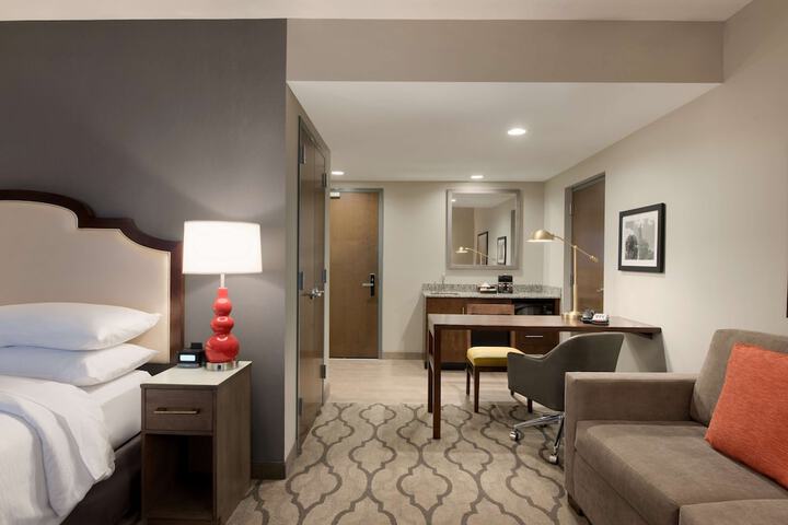 Room 13 of 33