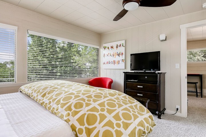 Room 28 of 34