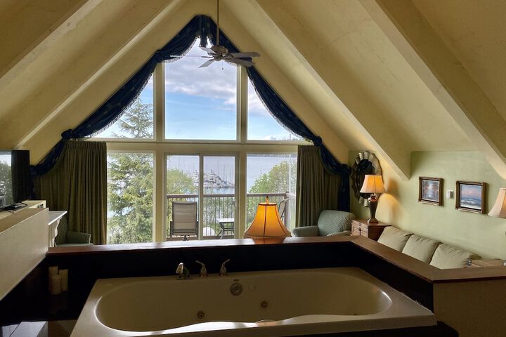 Hot Tub 61 of 63