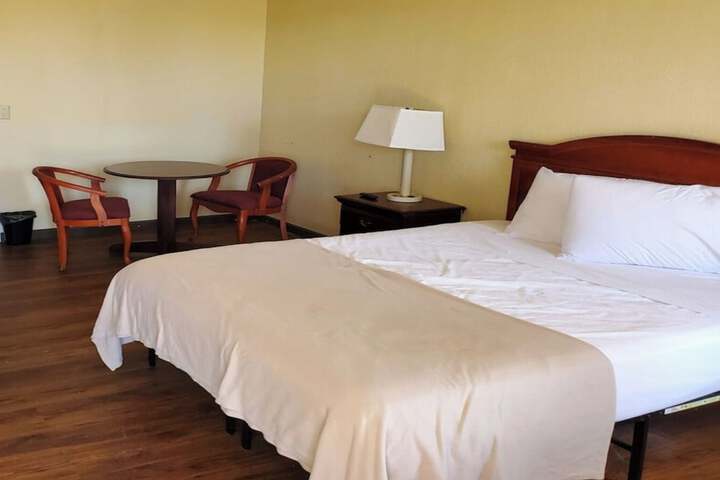 Room 4 of 17