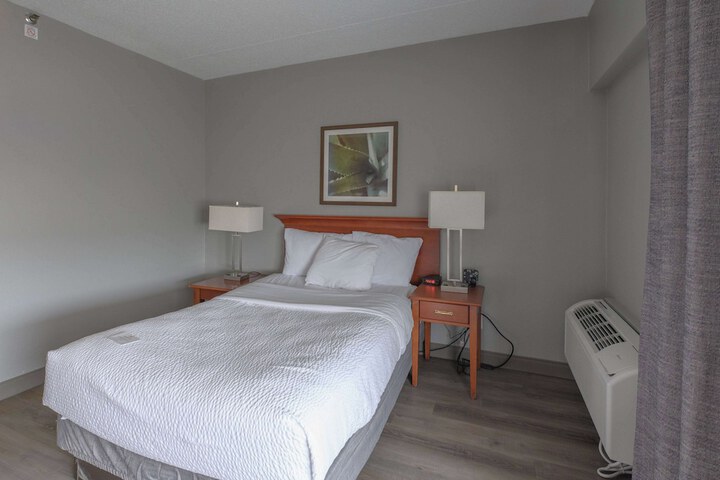 Room 9 of 36