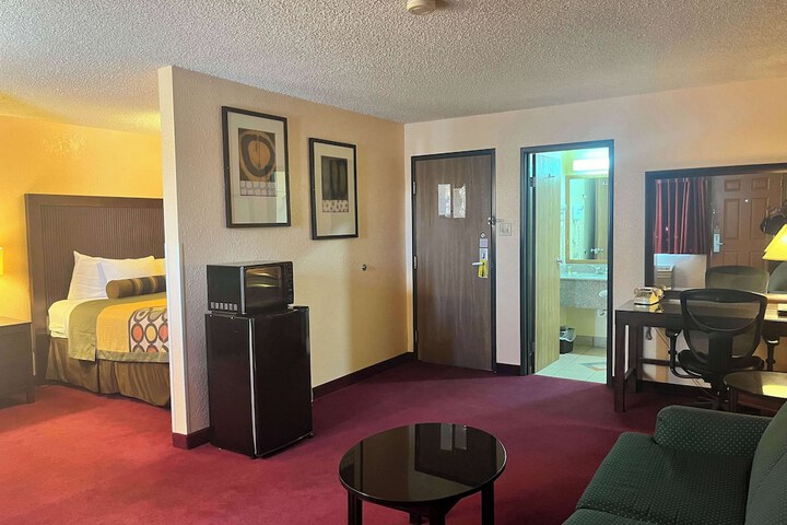 Room 11 of 32