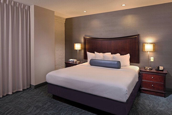 Room 9 of 30
