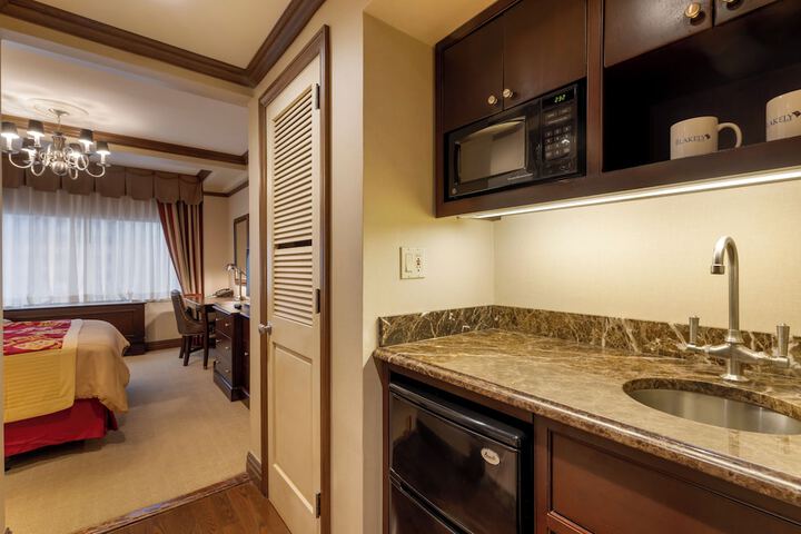 Room 43 of 79
