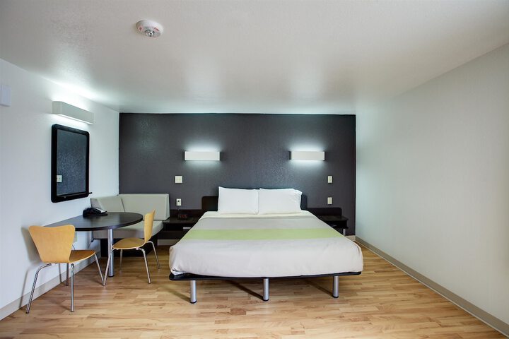 Room 30 of 38
