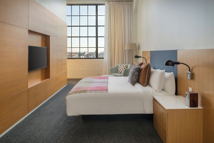 Room 17 of 61