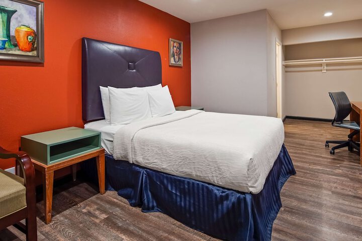 Room 11 of 35