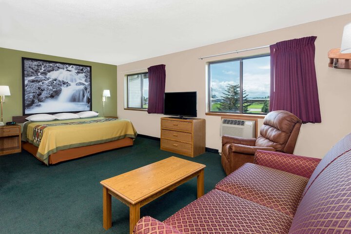 Room 17 of 28