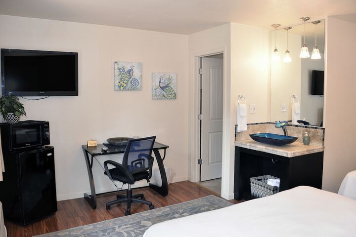 Room 17 of 40