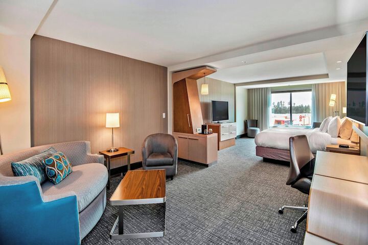 Courtyard by Marriott Raleigh Cary / Parkside Town Commons