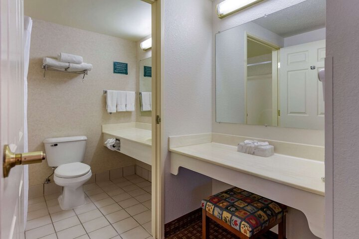 Room 18 of 65