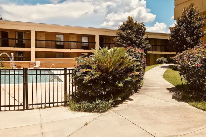 Quality Inn & Suites Conference Center Statesboro Historic District