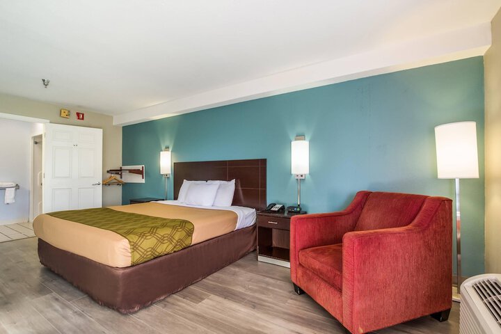Econo Lodge Inn & Suites Brooks - Louisville South