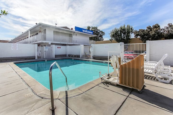 Pool 4 of 13