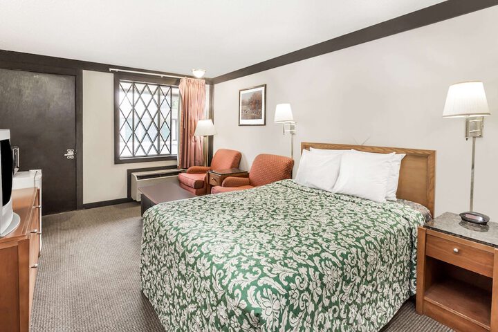 Room 10 of 19