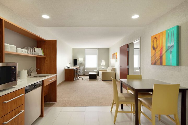Room 6 of 25