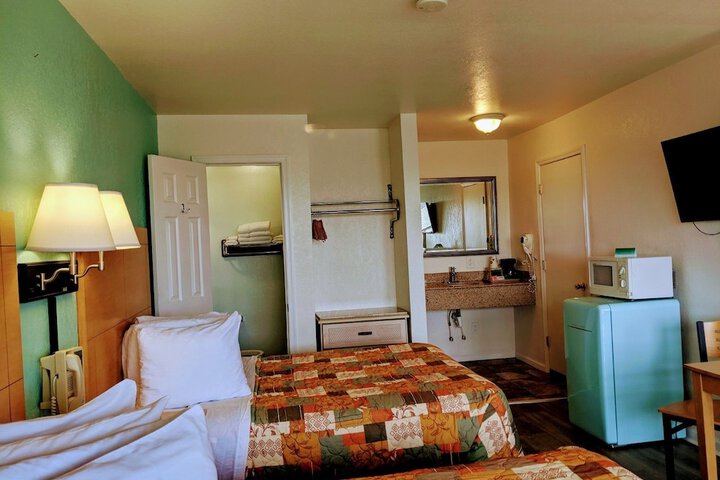 Room 11 of 34