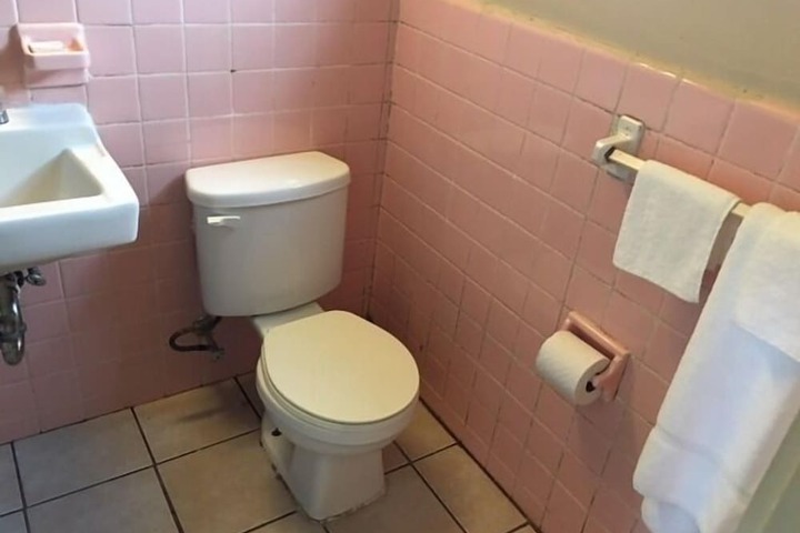 Room 10 of 19