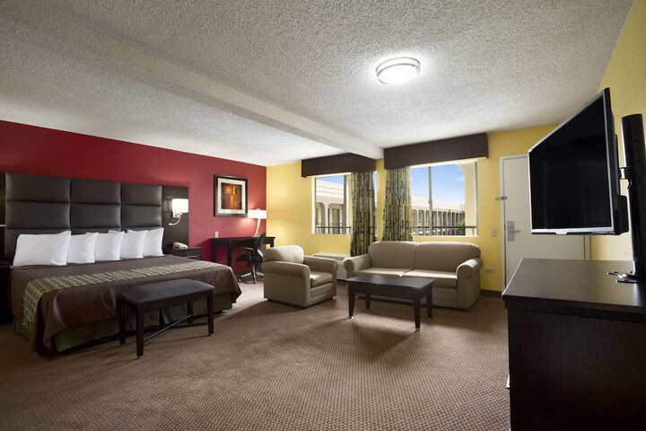 Room 5 of 14